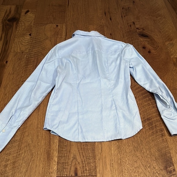 J.Crew Women’s Light Blue Button Down Shirt Size 2 - Picture 5 of 6